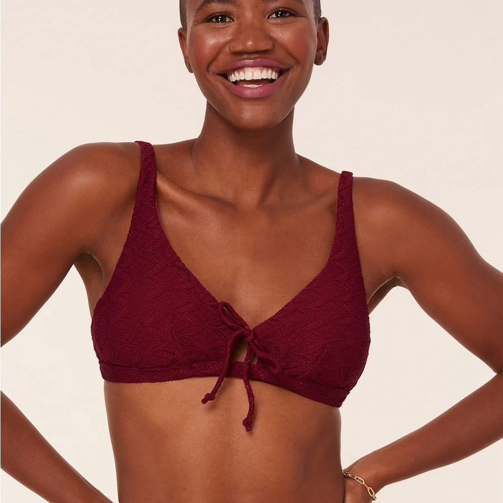 Andie Swim UPF 50+ The Crete Bikini Top Scallop Crochet Color:Syrah Size Small